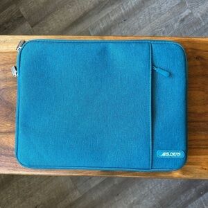 Teal blue nylon laptop computer/ipad 8.5x12” padded zippered pouch case